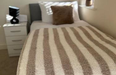 Great Ambience 3-Bedroom for Groups & Contractors - Photo 12