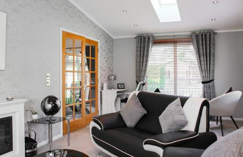 Stag Lodge - Photo 2