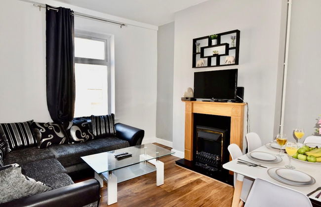 Cheer full 4 Bedroom House Train Station - Foto 1