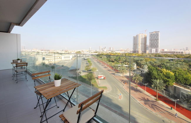 Luxury StayCation - Spacious Apartment Amidst Lush Green Parks - Photo 15