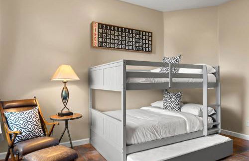 The Debonair Derby by PaseoHomesAZ with Heated Pool - Foto 12