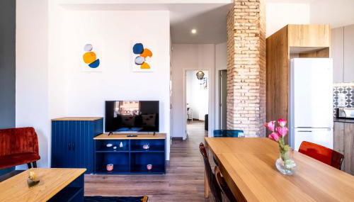 BrightHouse with Warm and Friendly Vibes - Photo 3