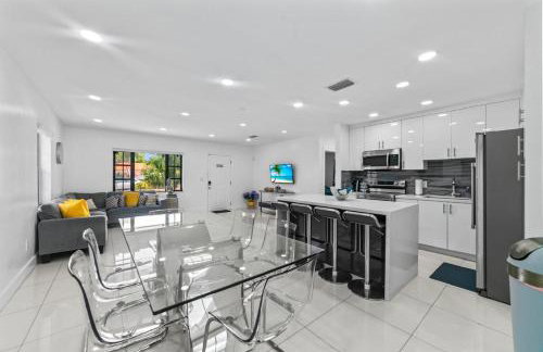 Luxury Vacation House in Miami’s Center! - Photo 9