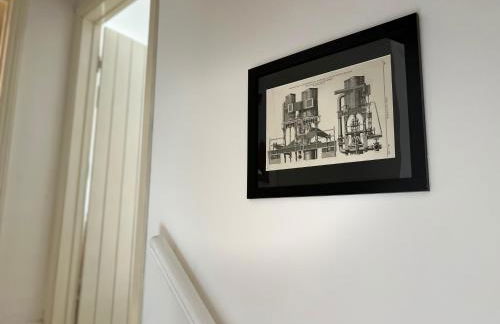 Spacious 4 Bedroom Farmhouse - Photo 35