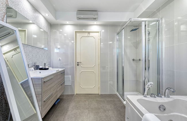 Golfinhos Magnificent Spacious 5 Bedroom Villa - Foto 24