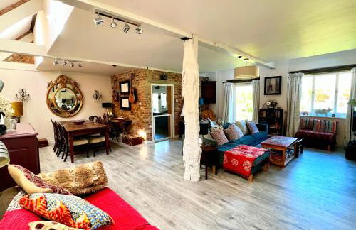 Eclectic Barn - Pergola & Dog-Friendly Garden - Photo 16