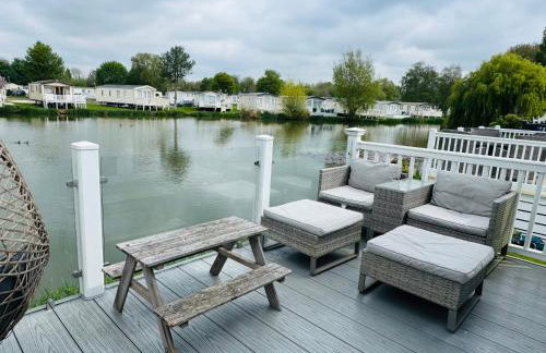 Exquisite Lake lodge in Hoburne Holiday Resort - Valentino Rose Lodge - Foto 16