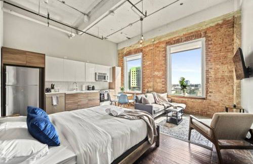 Stunning Downtown Apartment with Pool, Laundry, Parking - Foto 5
