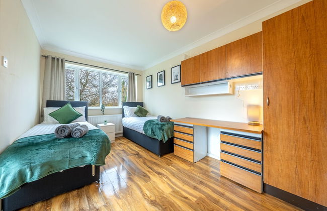 Pierocks Carver Entire House, Free Parking and Wi-fi in High Wycombe - Photo 11