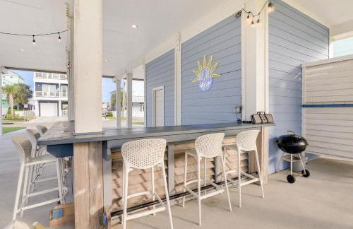 Relax Poolside, Walk to Sand! Galveston Family Gem - Foto 28