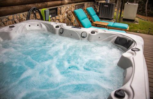 Ascension Cabin - hot tub, fire pit, babbling brook - Foto 10