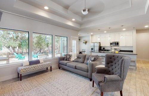 Tanglewood Retreat | Updated house in Spring Branch with a large yard - Foto 1