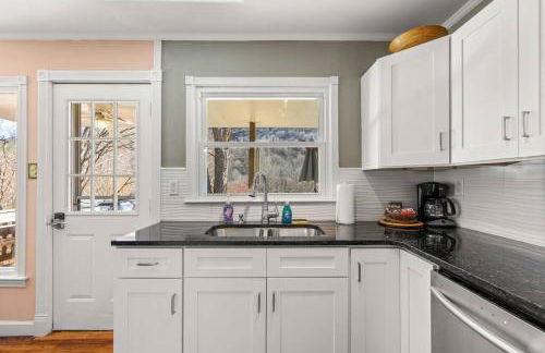 Serenity Views Retreat - Close to City and Parkway! - Foto 42