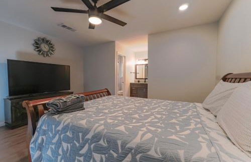 Beautiful home with backyard - Photo 25