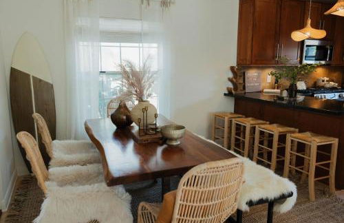 Stylish PB Townhome, Walk to Bay, and Balcony - Foto 17