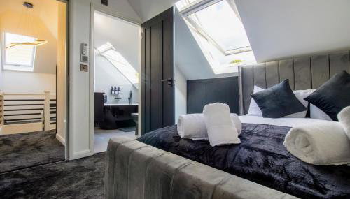 Luxury 4-Bedroom High-End Home, Includes Jacuzzi and Pool Table - Foto 2