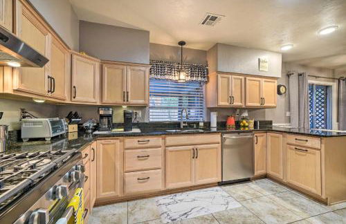 Home with Screened Porch about 10 Miles to Dtwn OKC! - Foto 10