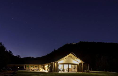Secluded Glamping Tree Tent with Outdoor Soaking Tub & Private Pizza Oven Near Waterfalls, Zirconia, NC - Foto 28