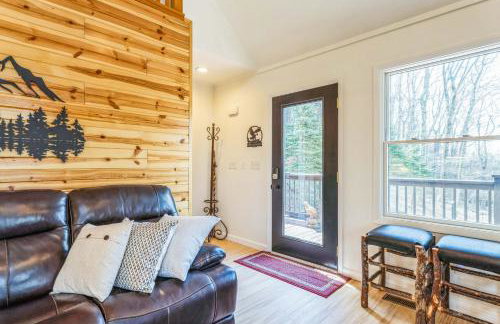 'The Eagles Nest at Alpine' Cabin w/ Fireplace! - Photo 8