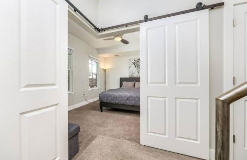 Family-Friendly 4BR Retreat Sleeps 12, Private Yard, Garage, Close to Stadiums, Casino & Downtown - Foto 36