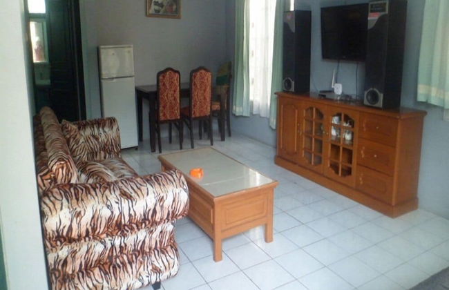 Villa Kota Bunga Tulip - Photo 17