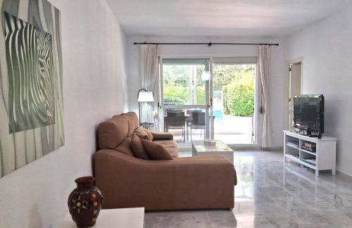 2 Bed Garden Apartment Benavista Direct Pool Access Walk to Golf, Tennis & Amenities - Photo 2