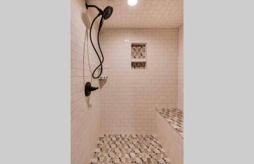 Massive 4 bedroom home Sleeps 19 - Foto 25