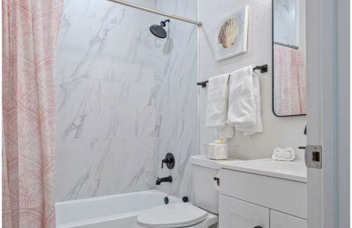 Glorius Amazing 2BR1BA Stay Near Lively Downtown - Foto 16