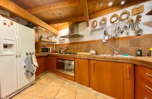 Fabulous Rustic Villa Set On Mountain With Unique Views - Foto 24