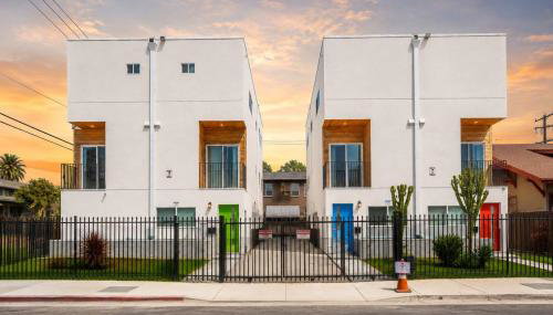 Experience Luxury 4BR Townhouse Sleeps 8 with Parking - Foto 3