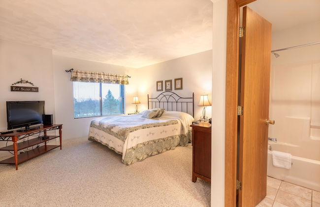 Seven Springs 2 BR Condo - Deck and Mountain Views by RedAwning - Foto 2