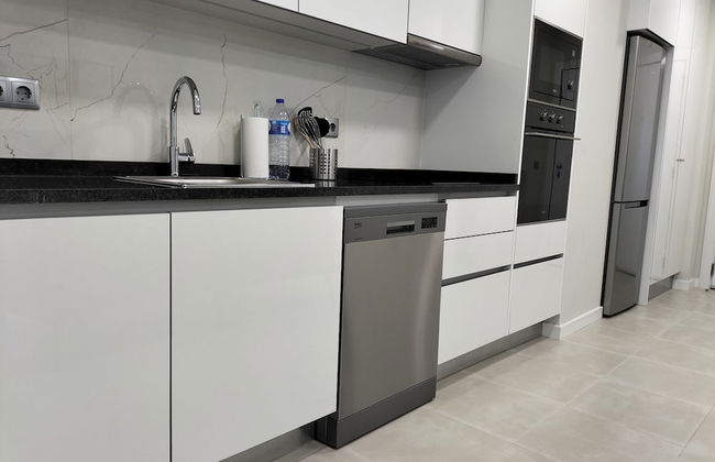 Amazing Green Tower 3 Castle Flat With Balcony - Photo 27