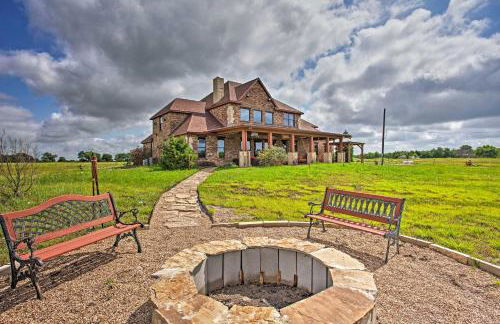 Home with Game Room and Fireplace 14 Mi to McKinney! - Foto 2