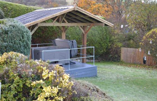 Ty Bach, 1 bedroom home with hot tub and views - Photo 20