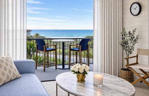 Top Floor Oceanview Luxury KING Villa - Balcony & Steps to Beach - Foto 1