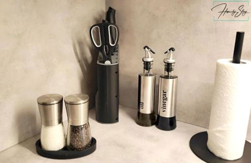 HOMELY STAY Serenity Greens - Stylisch Studio-Apartment with kitchen - 15 min from Central Station-pet friendly - Foto 24