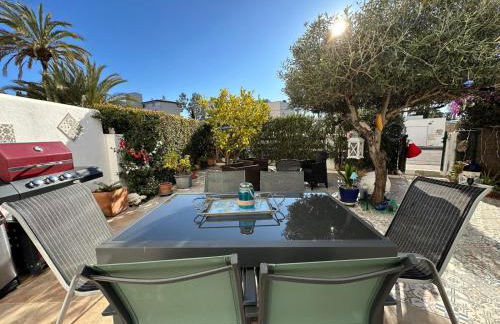 Bonito apartamento con gran terraza y piscina comunitaria AV-08 - Foto 1