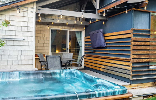 Riverfront Bend by Avantstay Private Dock, Large Yard w/ Views, Hot Tub - Foto 2