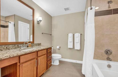 Luxury Condo w/ Lake Views! Center of Downtown - Foto 38