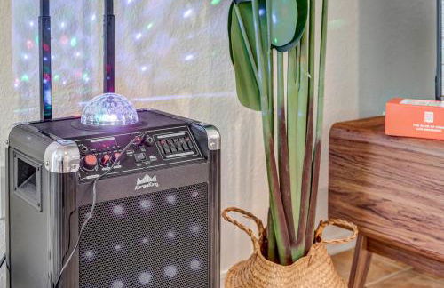 Chic Poolside Oasis - Karaoke - BBQ - Games - Foto 46