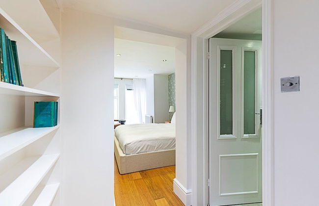 Charming Two-Bedroom Flat in West Hampstead - Photo 46