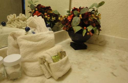 C9, Two bedroom, two bath, log-sided, lake view cottage with hot tub cottage - Foto 16