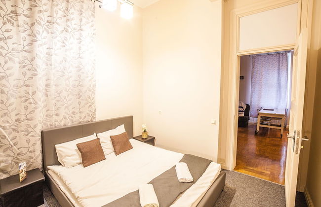 Mosaic Center Apartments - Photo 18