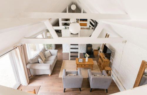 Cosy Cotswolds Farm Stay with Log Burner - Peaceful Winter Retreat - The Dairy - Foto 4