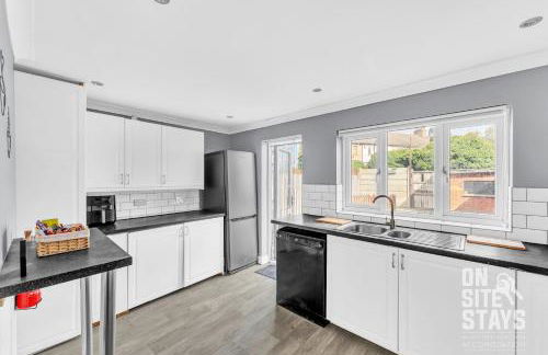 OnSiteStays - 3 bedroom, 2 x space driveway and Wifi - Foto 10