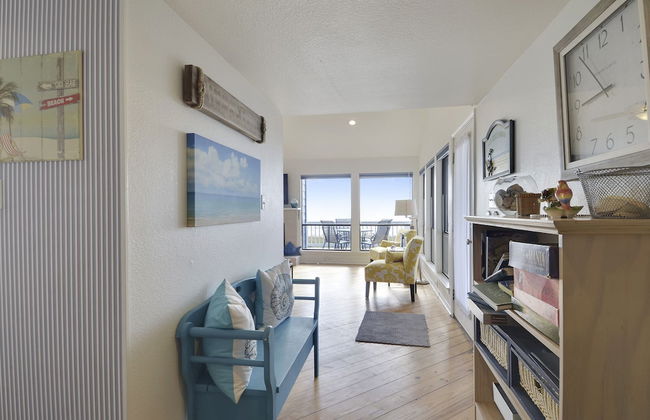 By the Sea - Foto 15