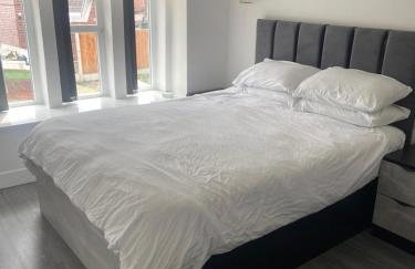 Aurang House, 1 Bedroom, Double bed, en-suite, with Kitchen, 55" Flat TV, Private Parking - Foto 16