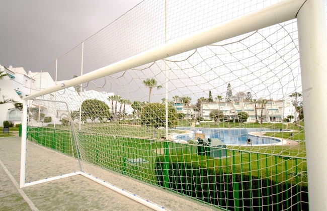 Suitur beachfront duplex with pool and sea views - Photo 32