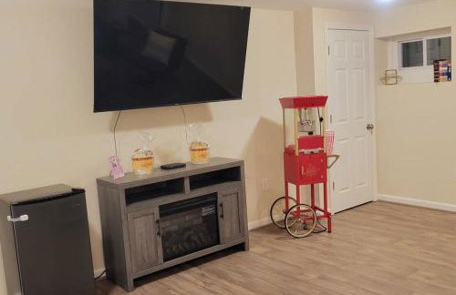 5 bedrooms with 4 Full Bath Fire Pit BBQ and Plush Amen on 1 2 acre - Photo 31