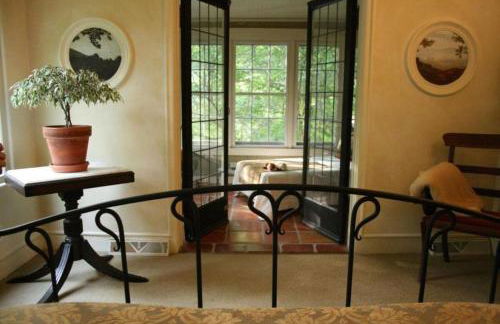 Luxurious Riverfront Cottage with a Hot Tub and a Fireplace near the Twin Lakes, Connecticut - Foto 41